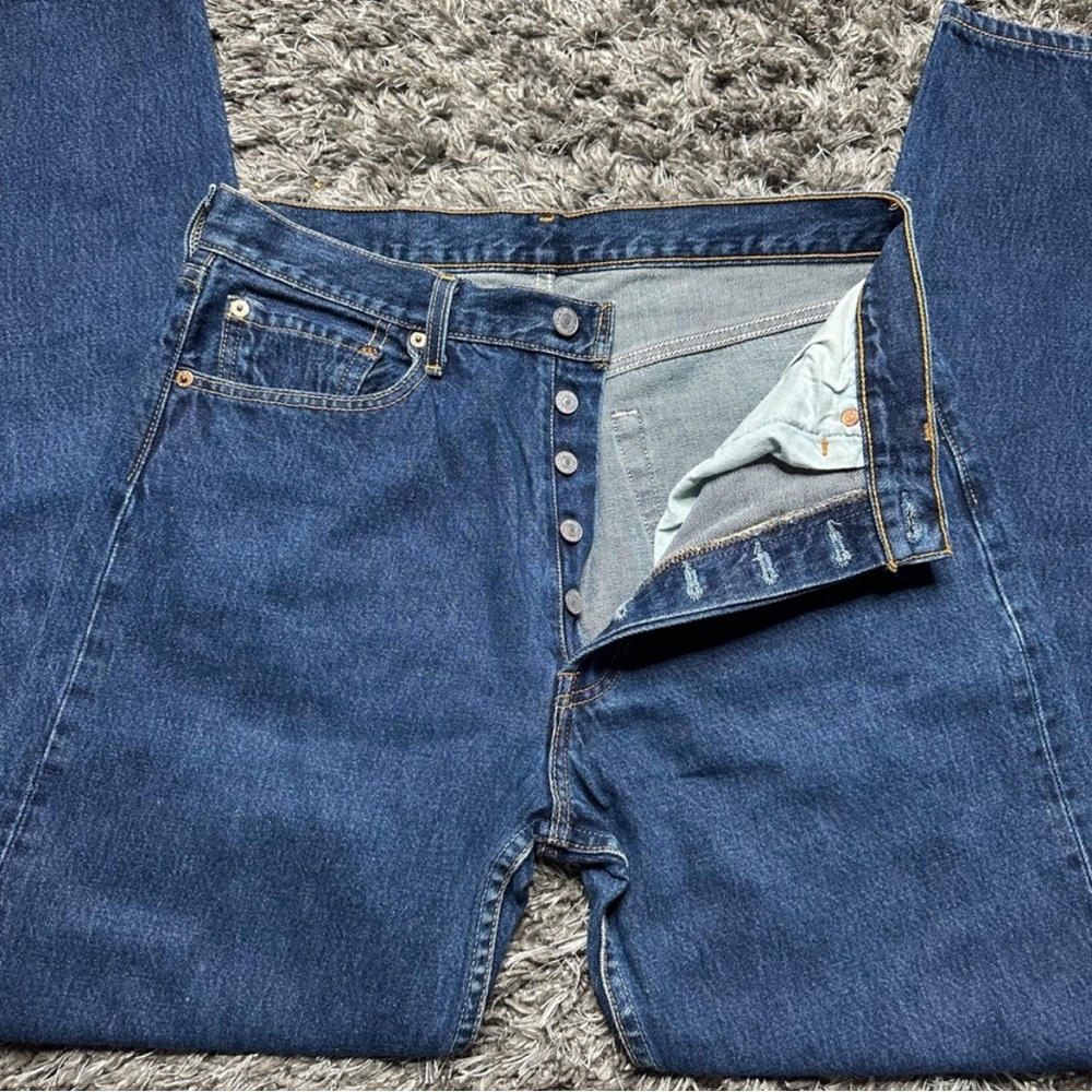 Vintage Levi’s 501 for Women 33x32 (See measurement in pics)